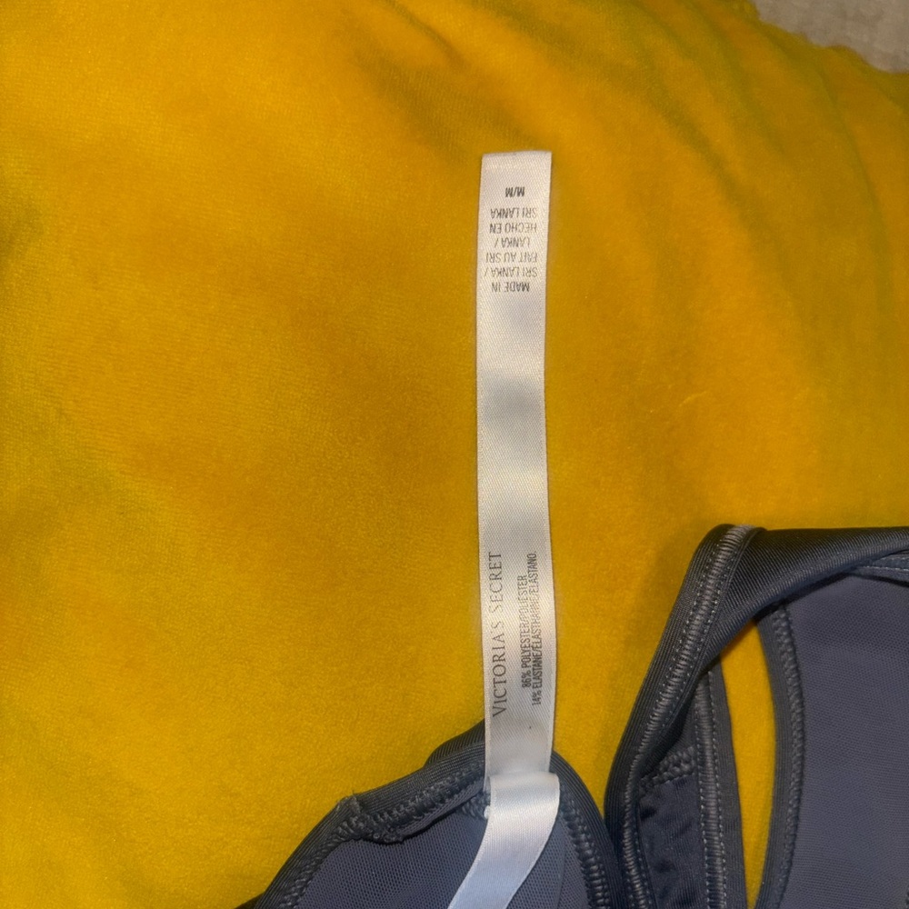 Victoria’s Secret VSX Gray Sports Bra Rainbow Logo Racerback Medium Gym Athletic - Picture 4 of 6